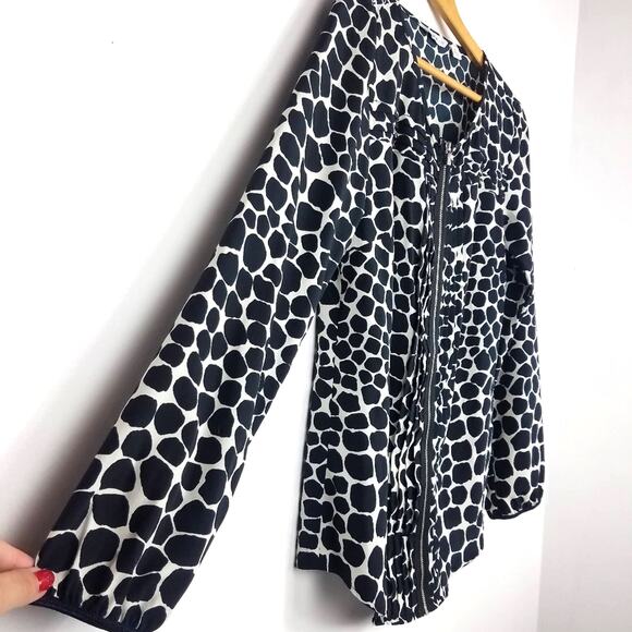 Isaac Mizrahi | Animal Print Blouse w/ Zipper - Picture 4 of 7
